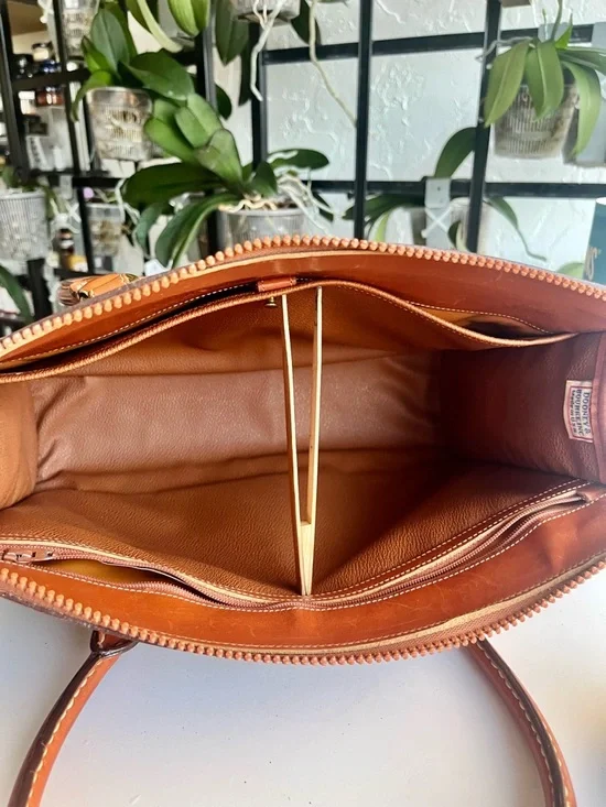 VINTAGE DOONEY AND BOURKE  TAN BEIGE TAUPE SATCHEL CROSSBODY BAG - Picture 9 of 16